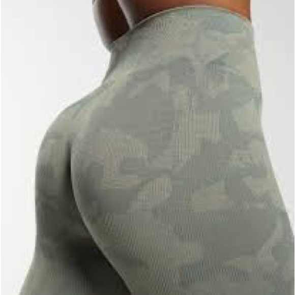 GYMSHARK ADAPT CAMO SEAMLESS BOOTY SCRUNCH LEGGINGS GREEN - Picture 3 of 11